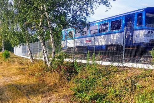 Obrázek - Karlovy Vary - Bohatice: Nechráněná železnice u dětského hřiště je již oplocena