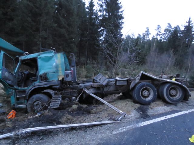 obrázek: Habartov: Utrženým kontejnerem poškodil komunikaci. Celková škoda téměř 900 tisíc