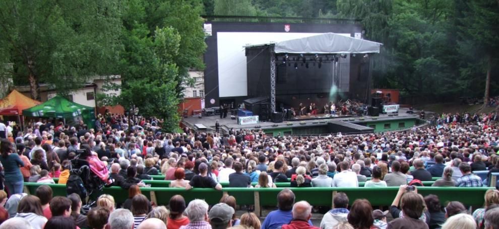 obrázek: Karlovy Vary : Město hledá pořadatele akcí v letním kině