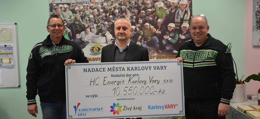 obrázek: Karlovy Vary: HC Energie byla obdarována