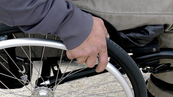 obrázek: Kynšperk: Hyena odvezla invalidu na vozíku z bytu. Ten pak vykradla