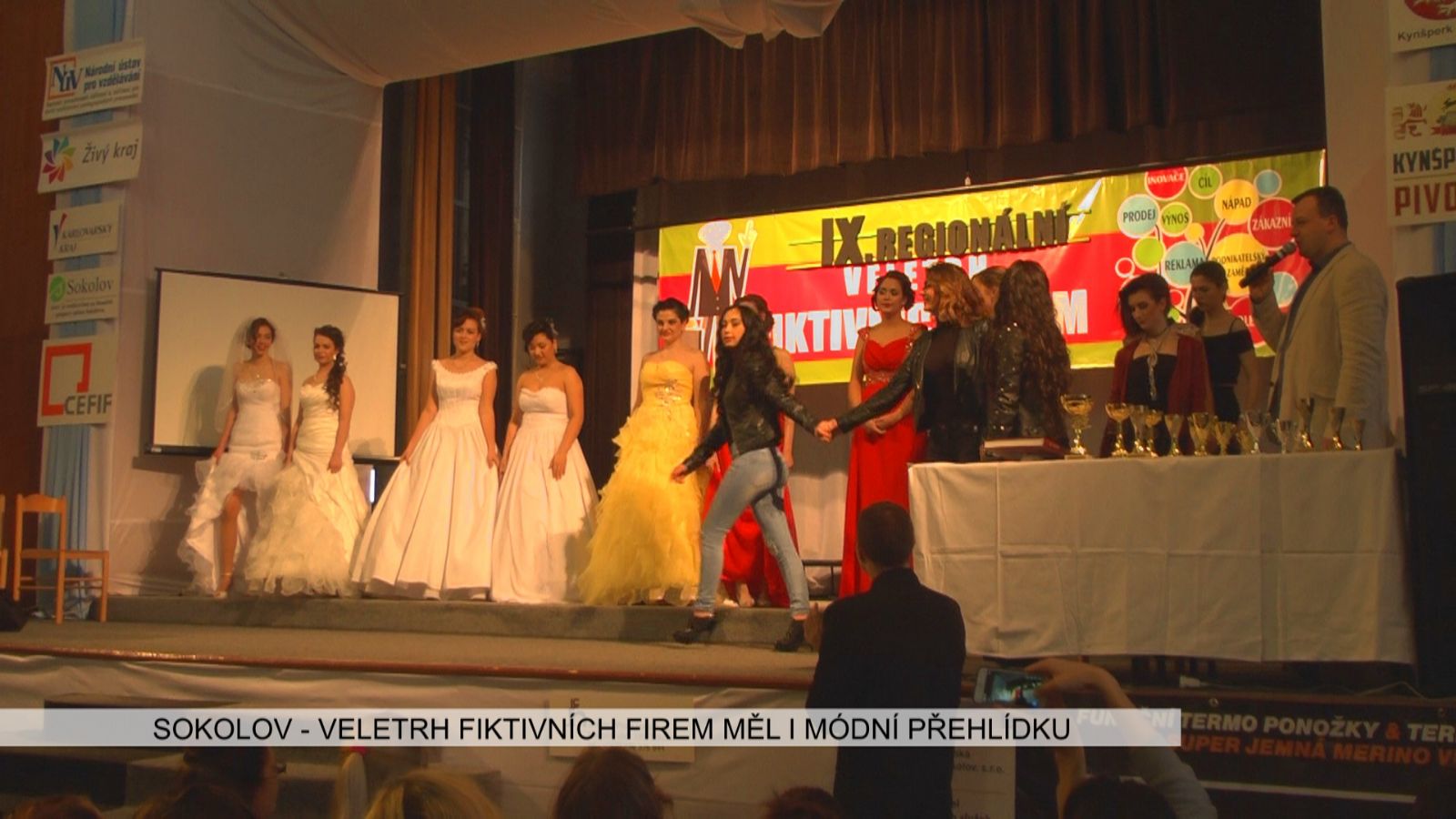 Sokolov: Veletrh fiktivních firem měl i módní přehlídku (TV Západ)