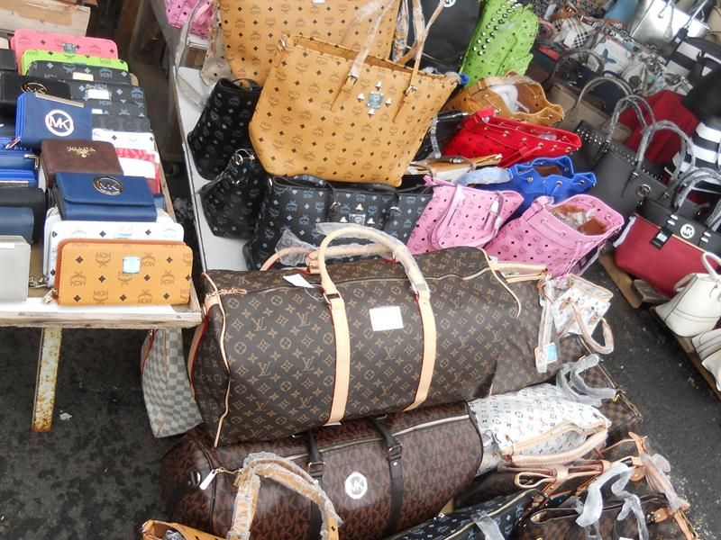obrázek: Svatý Kříž: Celníci zabavili padělky za 2 miliony