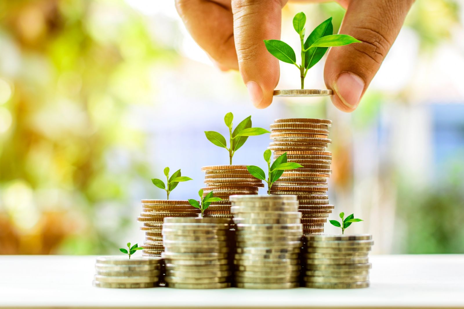 Jak ochránit úspory v době změn: investování, které dává smysl i pro obyvatele Karlovarského kraje