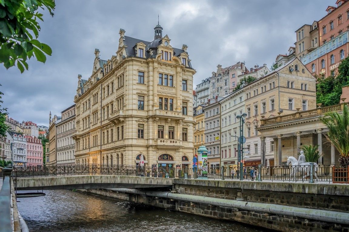 obrázek: Lázně, turisté a filmové štáby. V Karlových Varech se točí desítky filmů