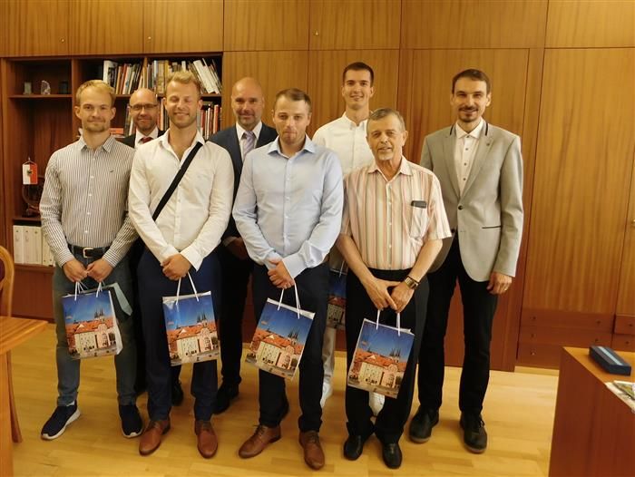 Cheb: Starosta se setkal s chebskými stolními tenisty