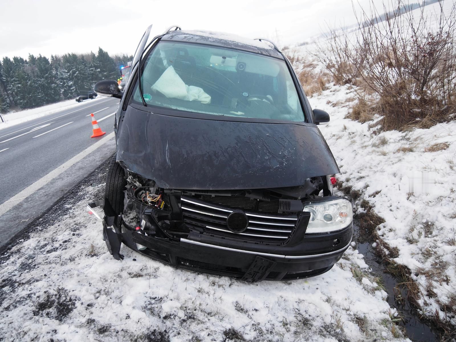Žlutice: Při nehodě se zranila řidička a její spolujezdec