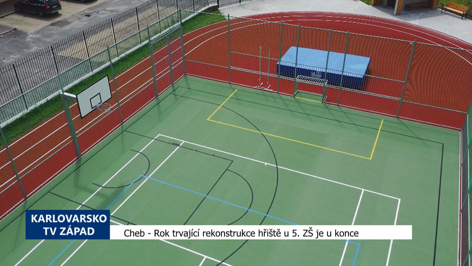 Cheb: Rok trvající rekonstrukce hřiště u 5. ZŠ je u konce (TV Západ)