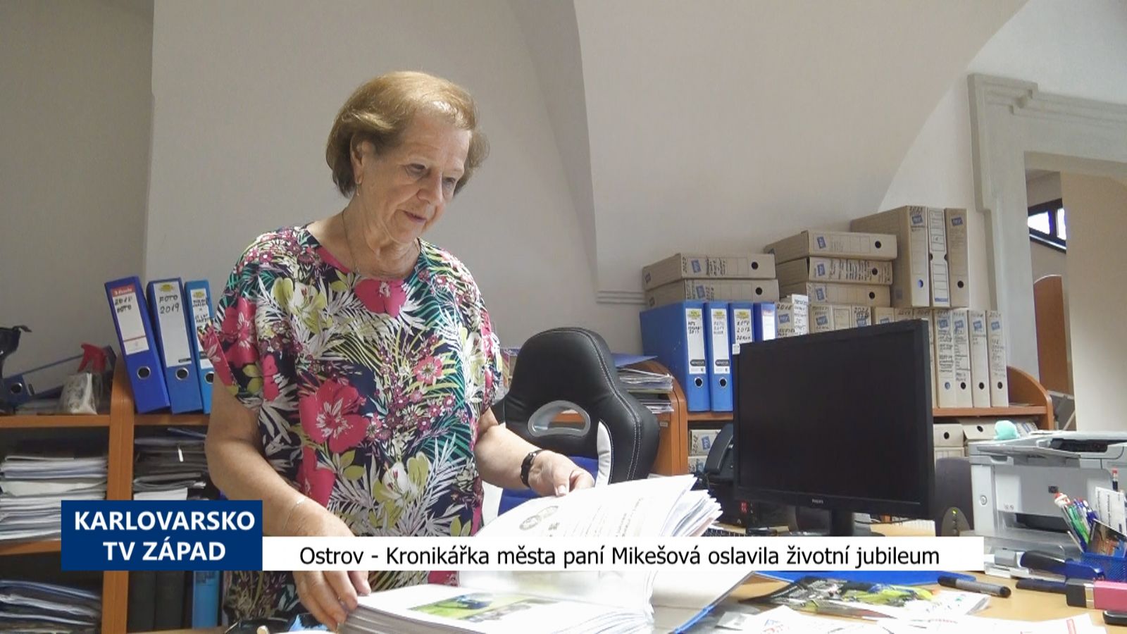 Ostrov: Kronikářka města paní Mikešová oslavila životní jubileum (TV Západ)