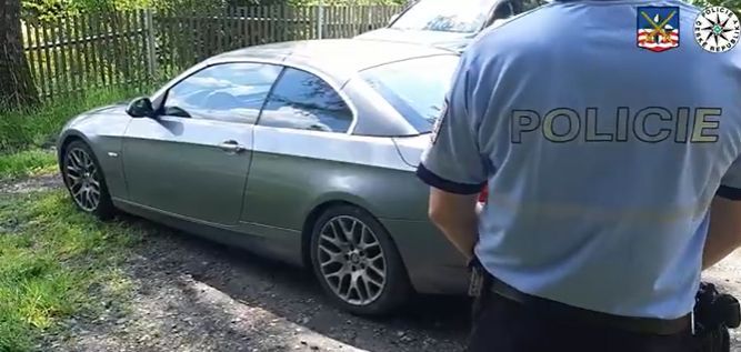 Aš: Odcizeným vozidlem ujeli 500 kilometrů