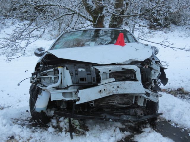 Ašsko: Nepřizpůsobila rychlost. Nabourala protijedoucí vozidlo