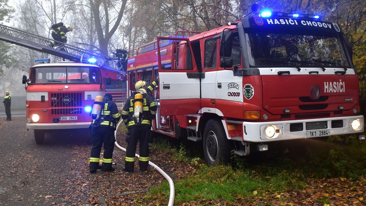 Bezohlednost řidičů při nesprávném parkování je komplikací při zásahu hasičů
