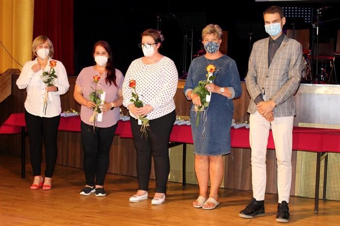 Cheb: Dlouholetí pracovníci městských organizací převzali ocenění