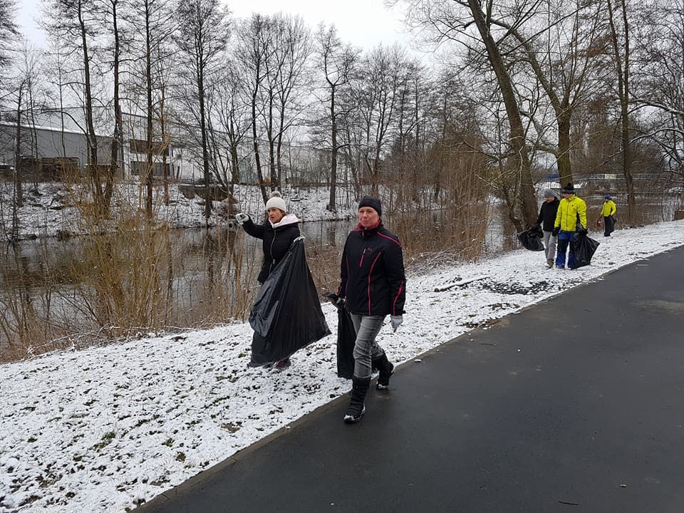 Cheb: Dnes na levém břehu řeky Ohře proběhl jarní úklid