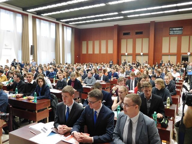 Cheb: Dnes začalo vědomostní klání studentů gymnázií 