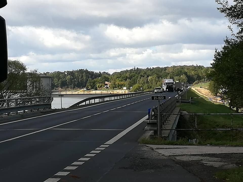 obrázek: Cheb: Pozor! U přehrady Jesenice došlo k vážné dopravní nehodě