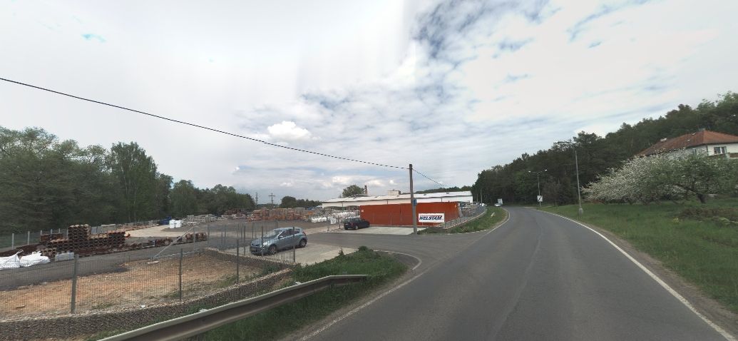 Cheb: Střet motocyklisty s dodávkou