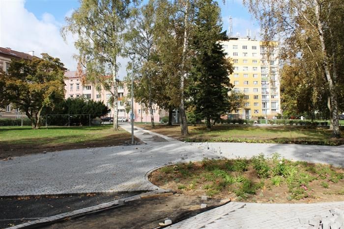 Cheb: Úpravy parku Míru finišují