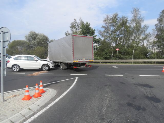 Cheb: Včerejší nehoda byla naštěstí s lehkým zraněním