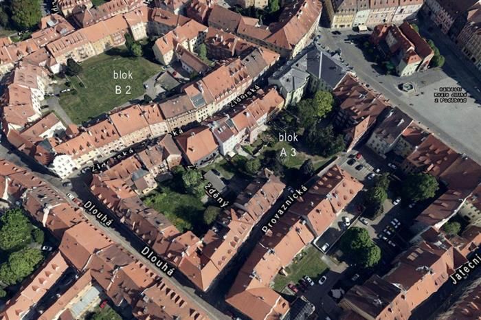 Cheb: Ve vnitroblocích v centru by mohly být automatické parkovací zakladače