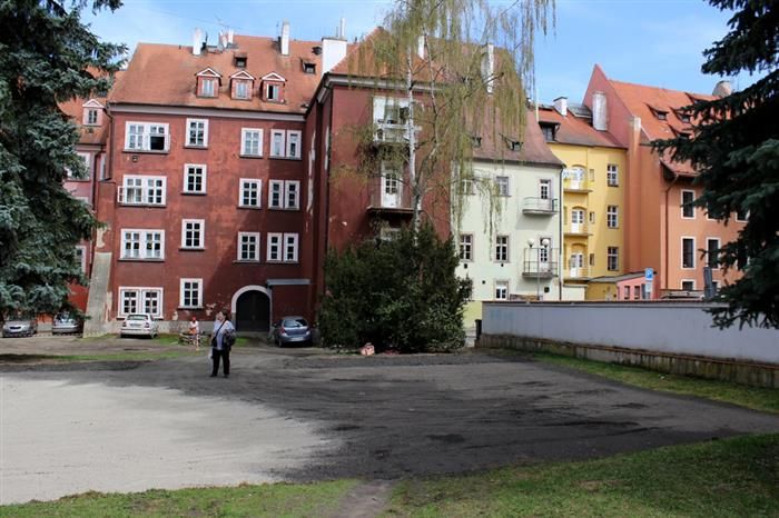 Cheb: Ve vnitroblocích vznikají plochy pro parkování 