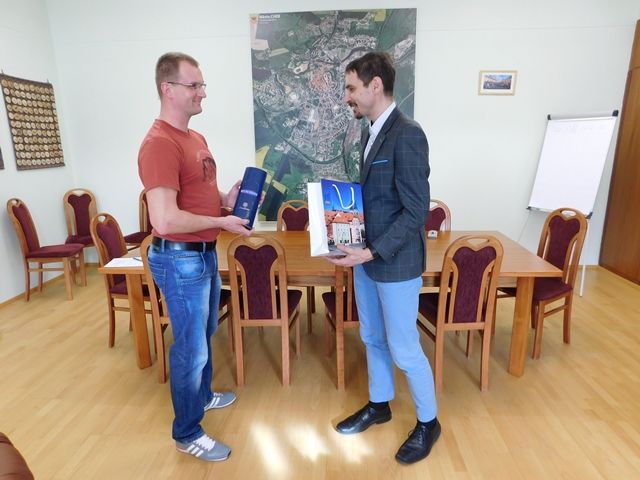 Cheb: Zachránil muže, který se probořil do ledové vody