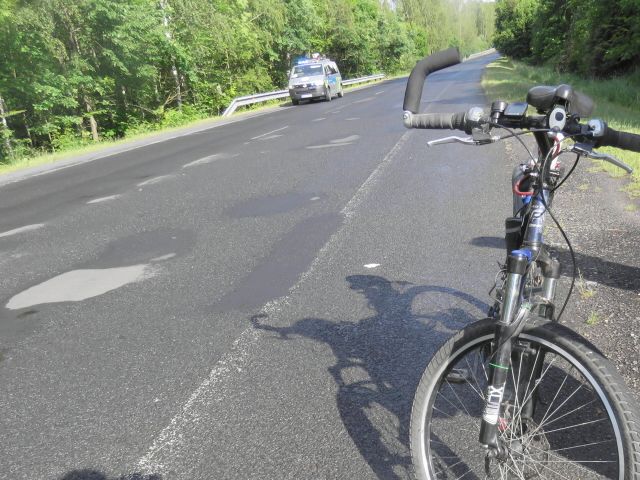 Chebsko: Cyklista se otáčel v plném provozu