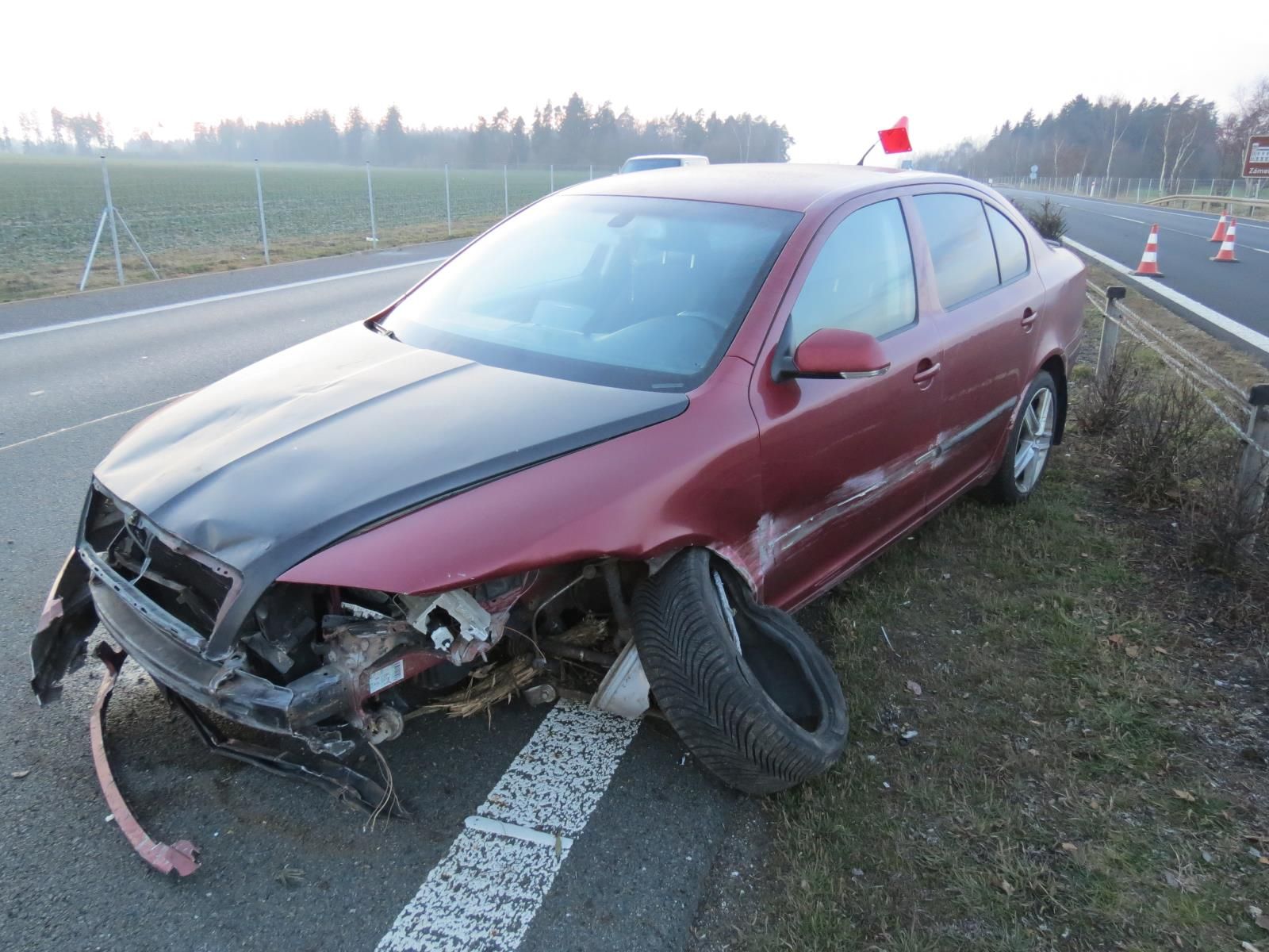 Chebsko: Usnul za volantem a narazil do svodidel