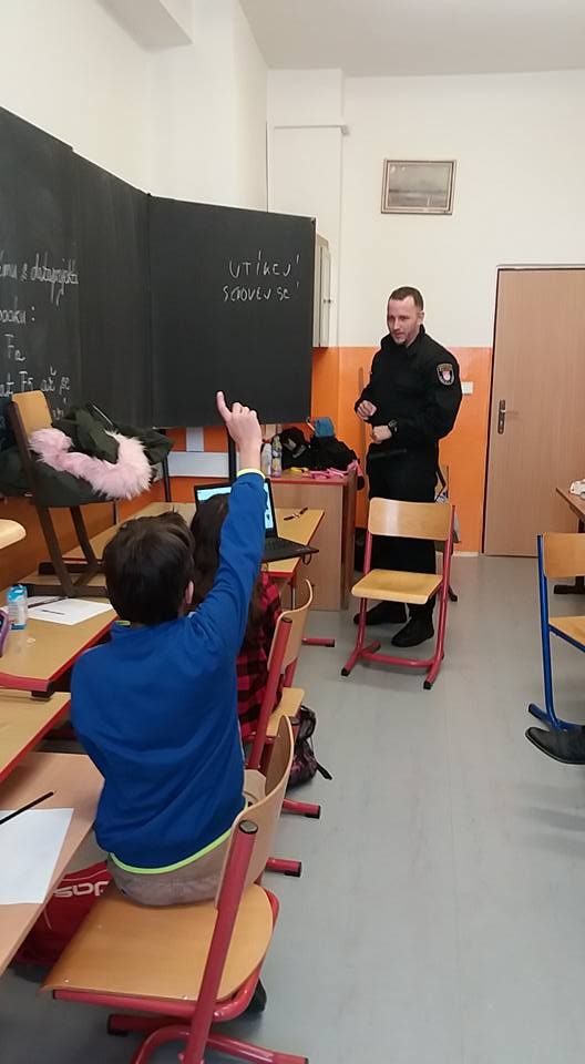 Chodov: Beseda s příslušníkem záchranné zásahové jednotky měla úspěch