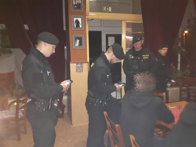 Chodov: Policisté kontrolovali restaurační zařízení