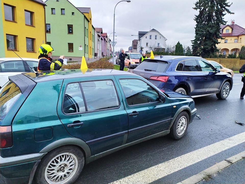 obrázek: Chodov: Při dopravní nehodě byl zraněn řidič