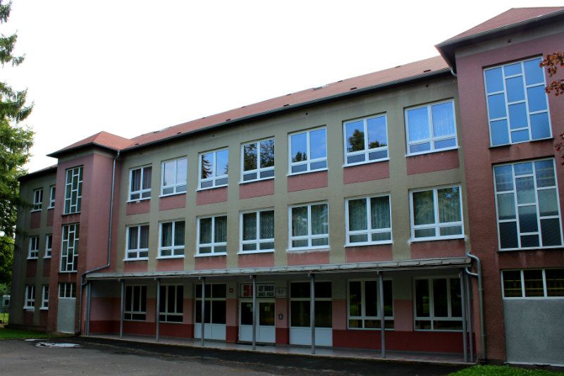obrázek: Chodov: Školy dostanou nové fasády