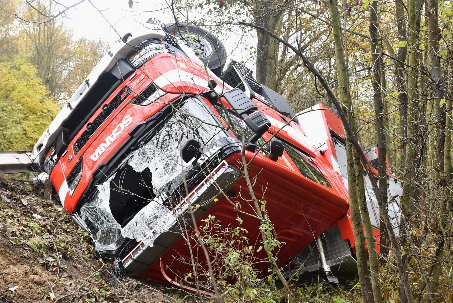 Děpoltovice: U obce havarovala hasičská cisterna