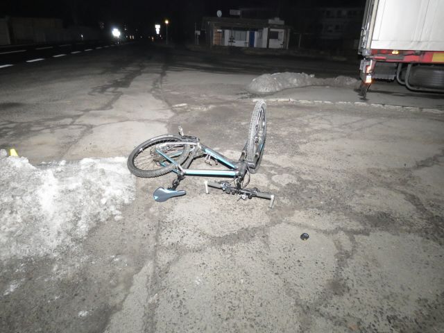 Dolní Žďár: Opilý cyklista nezvládl jízdu na kole. Skončil v nemocnici 