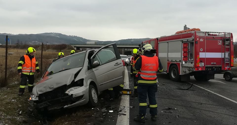 Jenišov: Při dopravní nehodě se zranily tři osoby 