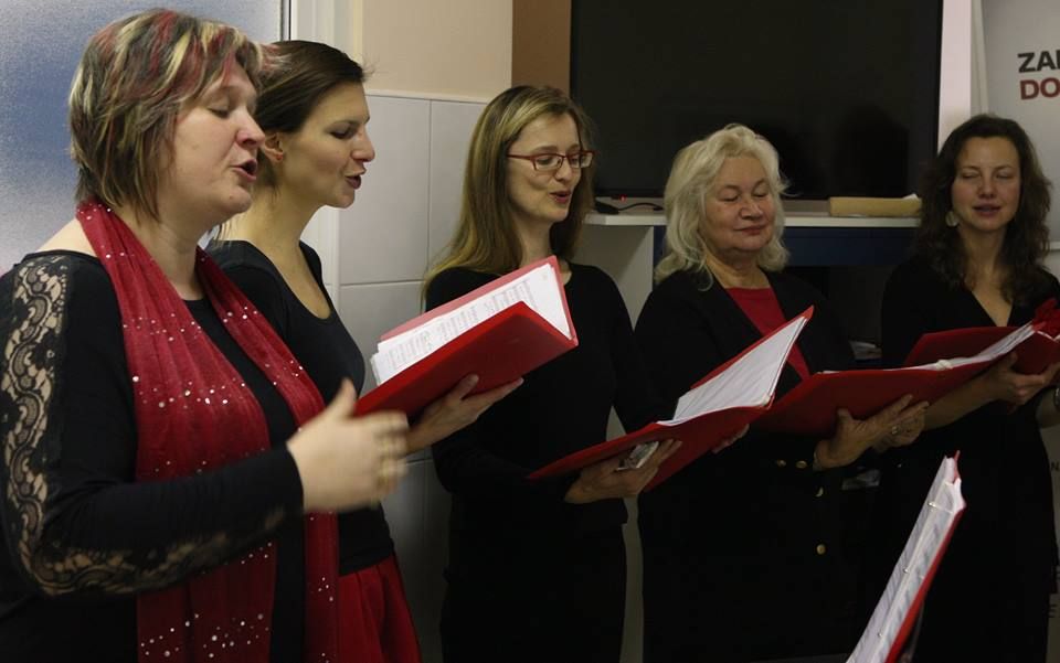 Karlova Vary: V nemocnici se dnes na transfuzní stanici zpívalo