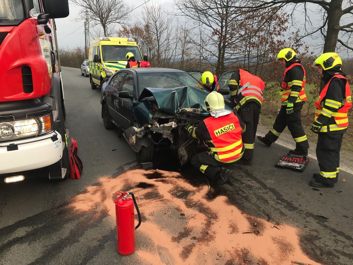 obrázek: Karlovarsko: Během víkendu se při dopravních nehodách zranilo deset lidí