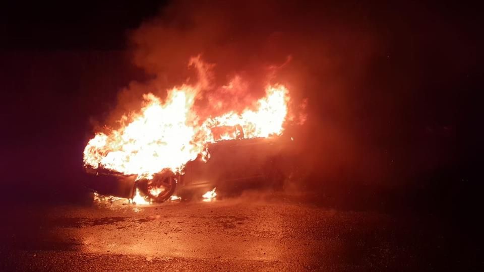 Karlovarsko: Hasiči zasahovali u požáru aut, dopravní nehody či u odstranění stromu