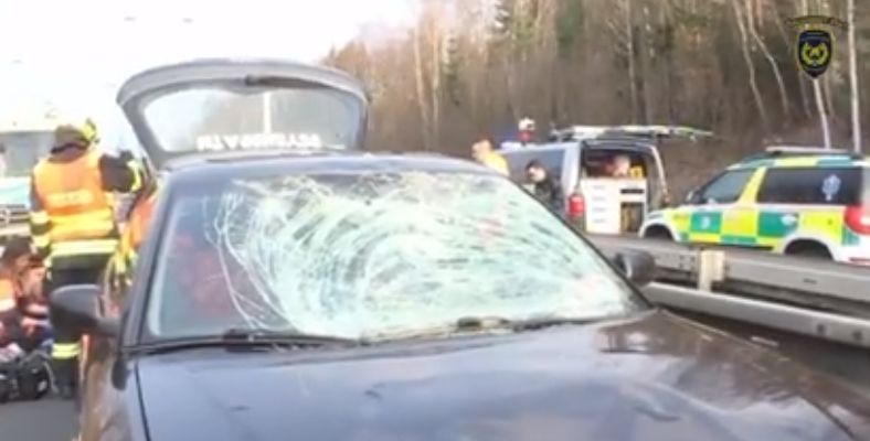 obrázek: Karlovarsko: Hasiči zveřejnili krátké video z nedělní dopravní nehody