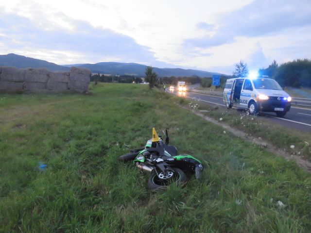 obrázek: Karlovarsko: Motorkář havaroval mimo vozovku. Nadýchal 1,91 promile