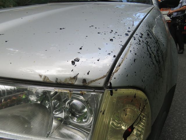 Karlovarsko: Nerespektoval pokyny a srazil údržbáře silnic