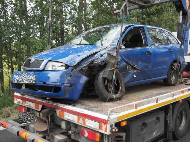 obrázek: Karlovarsko: Přejela do protisměru, střetla se s protijedoucím vozidlem