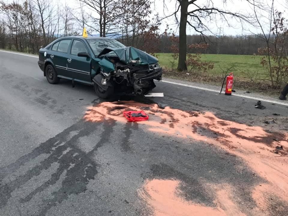 Karlovarsko: U dopravní nehody zasahovaly všechny složky IZS