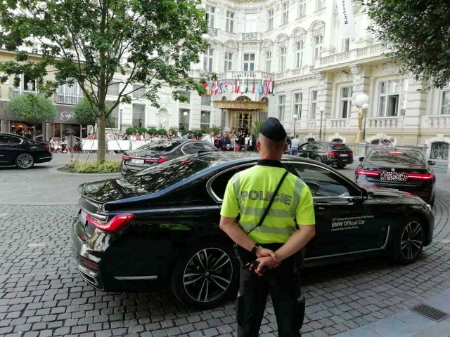 Karlovy Vary: Během filmového festivalu policisté převážně řešili krádeže a výtržnictví