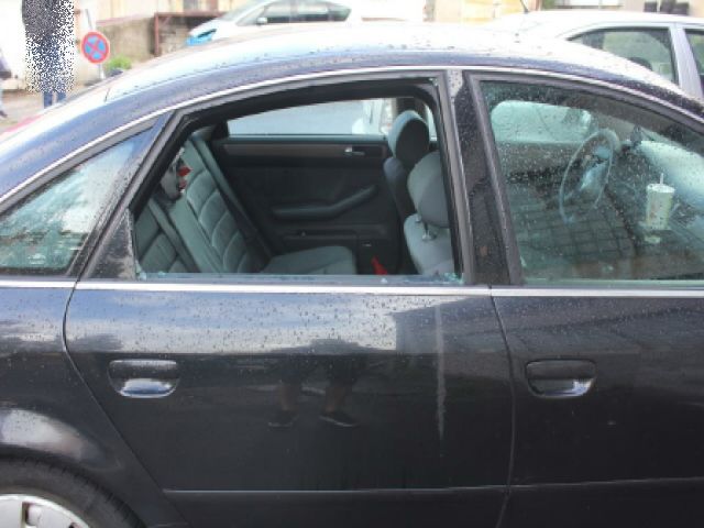 obrázek: Karlovy Vary: Během krátké doby se vloupal do tří vozidel. Škoda 40 tisíc