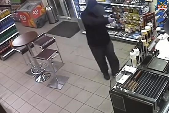 Karlovy Vary: Loupežné přepadení benzínky. Policisté dopadli pachatele