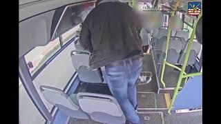 Karlovy Vary: Napadl cestujícího v autobuse