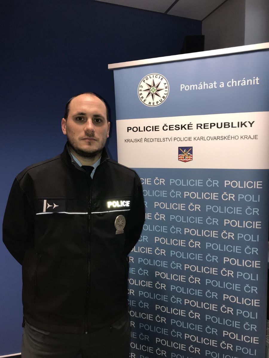 obrázek: Karlovy Vary: Policista v civilu poskytnutím první pomoci zachránil muži život