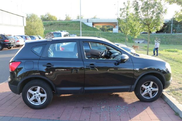 obrázek: Karlovy Vary: Povedená dvojice ukradla z auta nákup