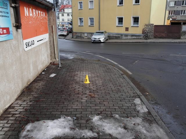 obrázek: Karlovy Vary: Řidič špatně zajistil zaparkované vozidlo
